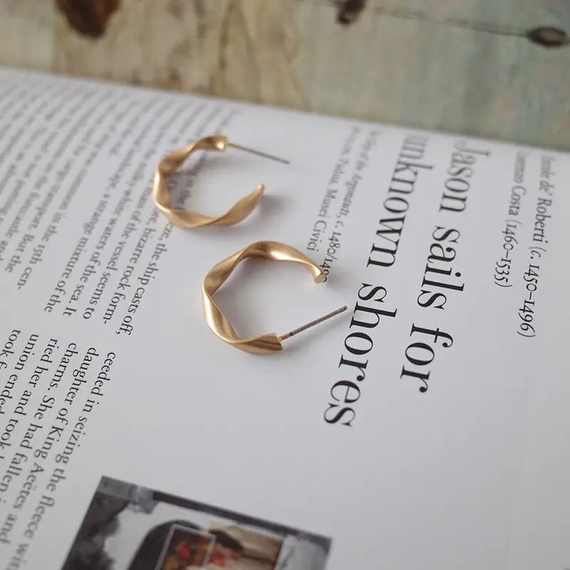 Chic Stud Circle Minimalist Earrings