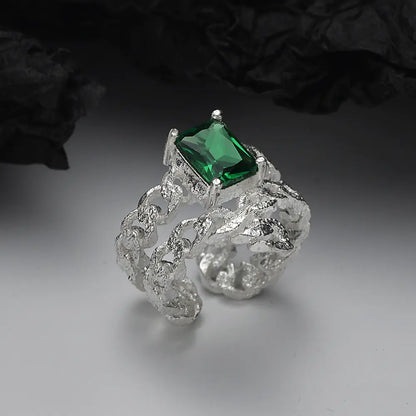 Emerald Green Luxury Ring for Fashionable Women