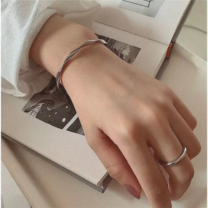 2025 New Fashion Creative Unique Design Style Minimalist Geometric Bending Shape Adjustable Bracelet, Suitable For Mothers to Se