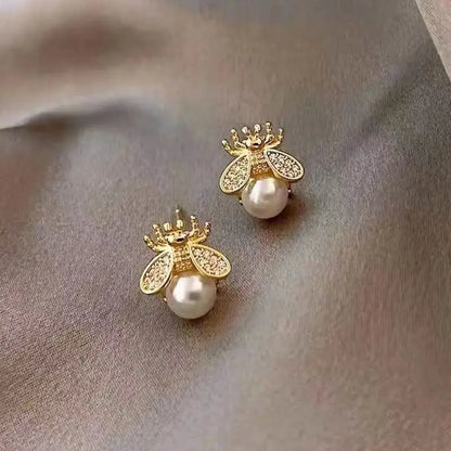 2024 New minimalist and stylish small pearl earrings