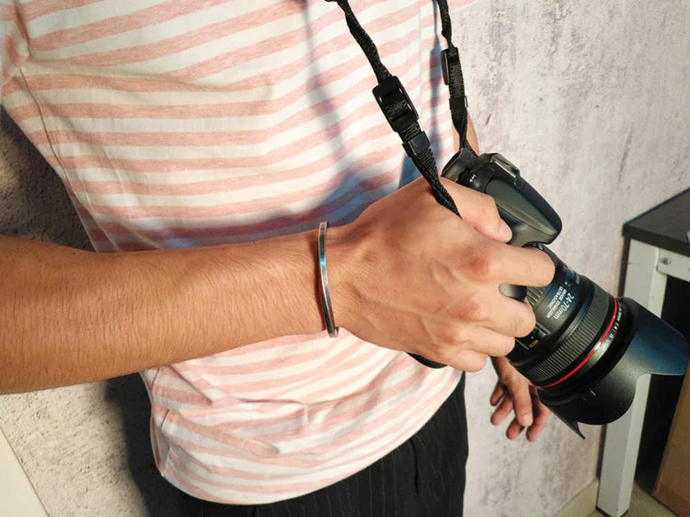 Vnox Vintage Stainless Steel Bangle for Men Women Mobius Twisted Cuff Bracelet Unisex Casual Pulseira Gents Jewelry