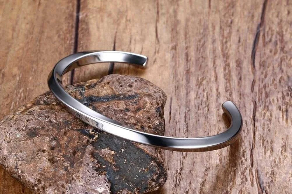 Vnox Vintage Stainless Steel Bangle for Men Women Mobius Twisted Cuff Bracelet Unisex Casual Pulseira Gents Jewelry
