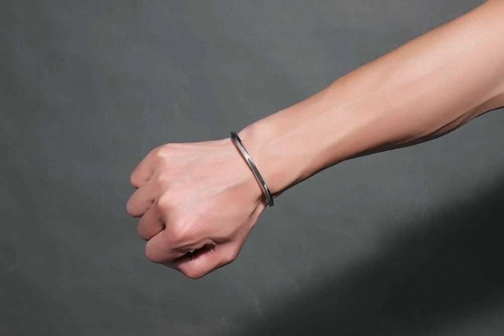 Vnox Vintage Stainless Steel Bangle for Men Women Mobius Twisted Cuff Bracelet Unisex Casual Pulseira Gents Jewelry