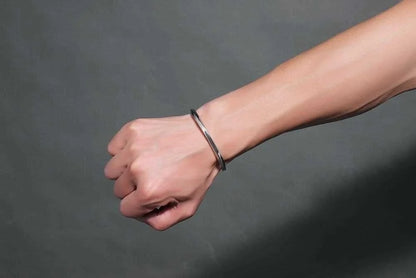 Vnox Vintage Stainless Steel Bangle for Men Women Mobius Twisted Cuff Bracelet Unisex Casual Pulseira Gents Jewelry