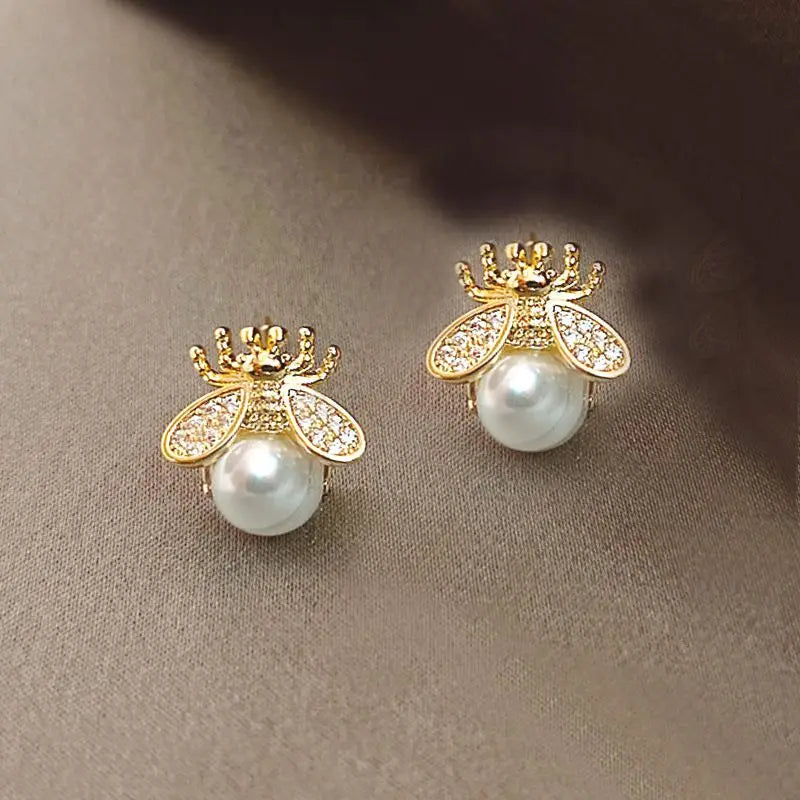2024 New minimalist and stylish small pearl earrings