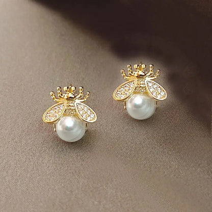 2024 New minimalist and stylish small pearl earrings