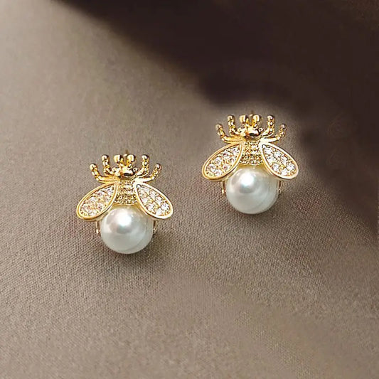 2024 New minimalist and stylish small pearl earrings