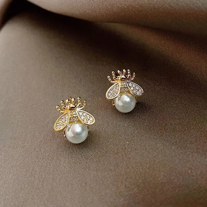 2024 New minimalist and stylish small pearl earrings
