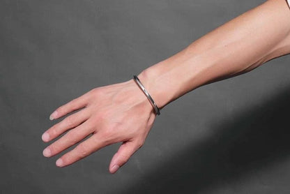 Vnox Vintage Stainless Steel Bangle for Men Women Mobius Twisted Cuff Bracelet Unisex Casual Pulseira Gents Jewelry