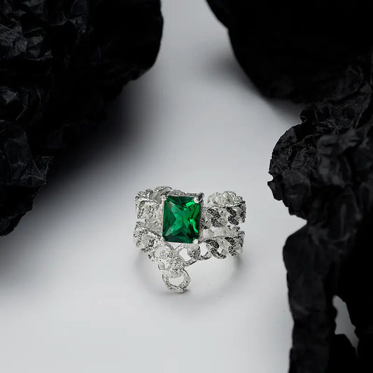 Emerald Green Luxury Ring for Fashionable Women