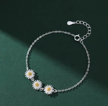 Simple and Versatile Floral Women's Bracelet